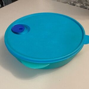 Tupperware Turquoise Round Storage Container reheater vent for microwave